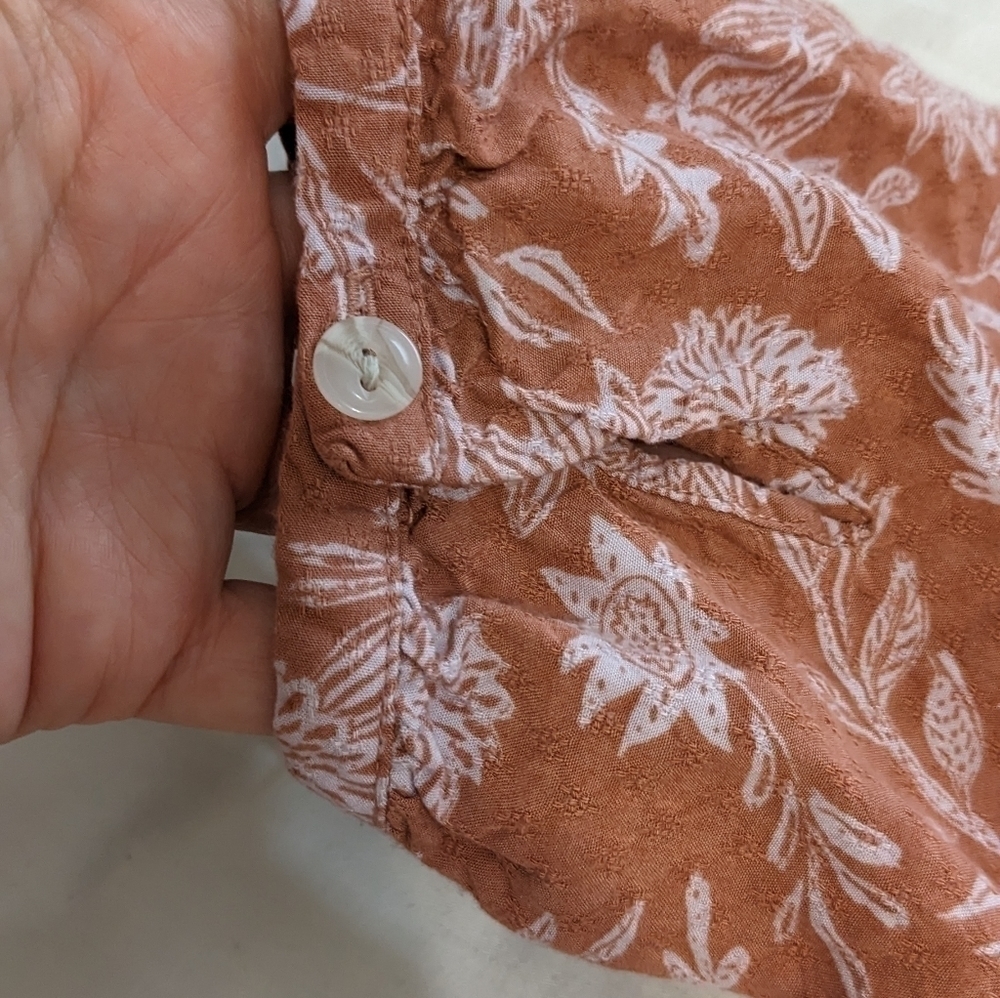 UNIVERSAL Thread Pretty Floral Button Up Top Size XS - Picture 6 of 7